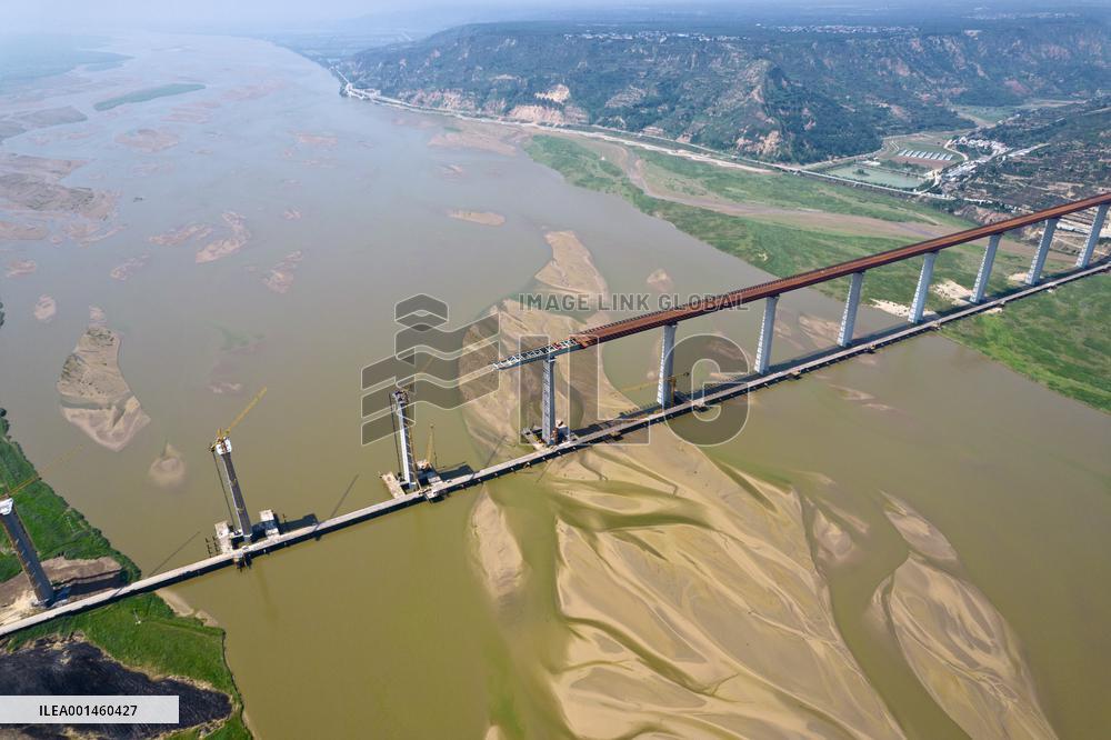 The Linyi Yellow River Bridge under construction in Yuncheng