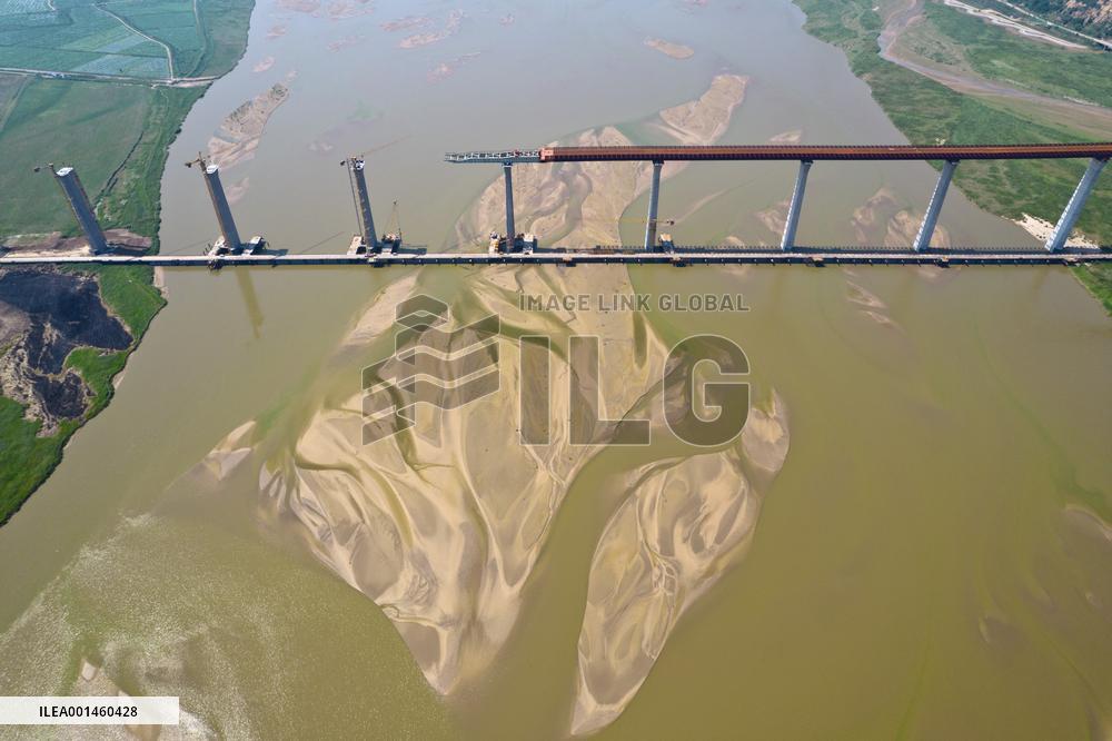 The Linyi Yellow River Bridge under construction in Yuncheng