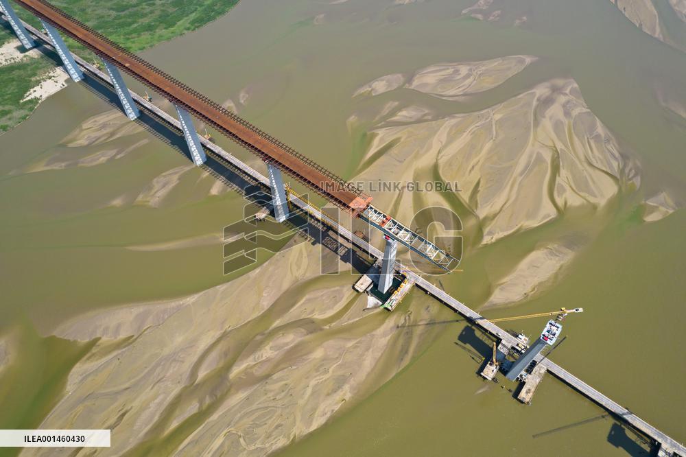 The Linyi Yellow River Bridge under construction in Yuncheng