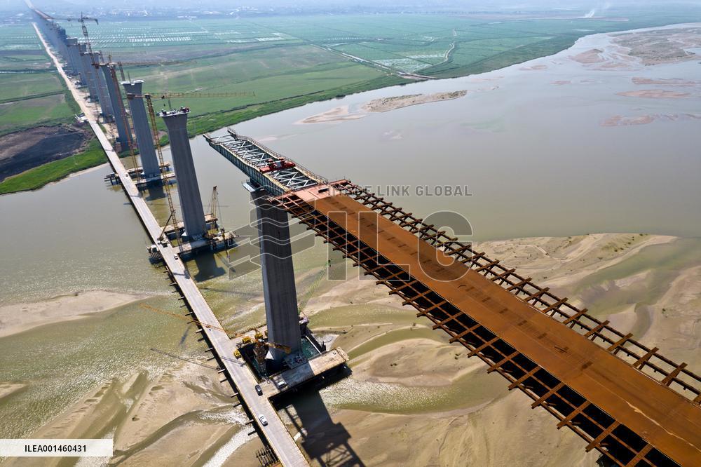 The Linyi Yellow River Bridge under construction in Yuncheng