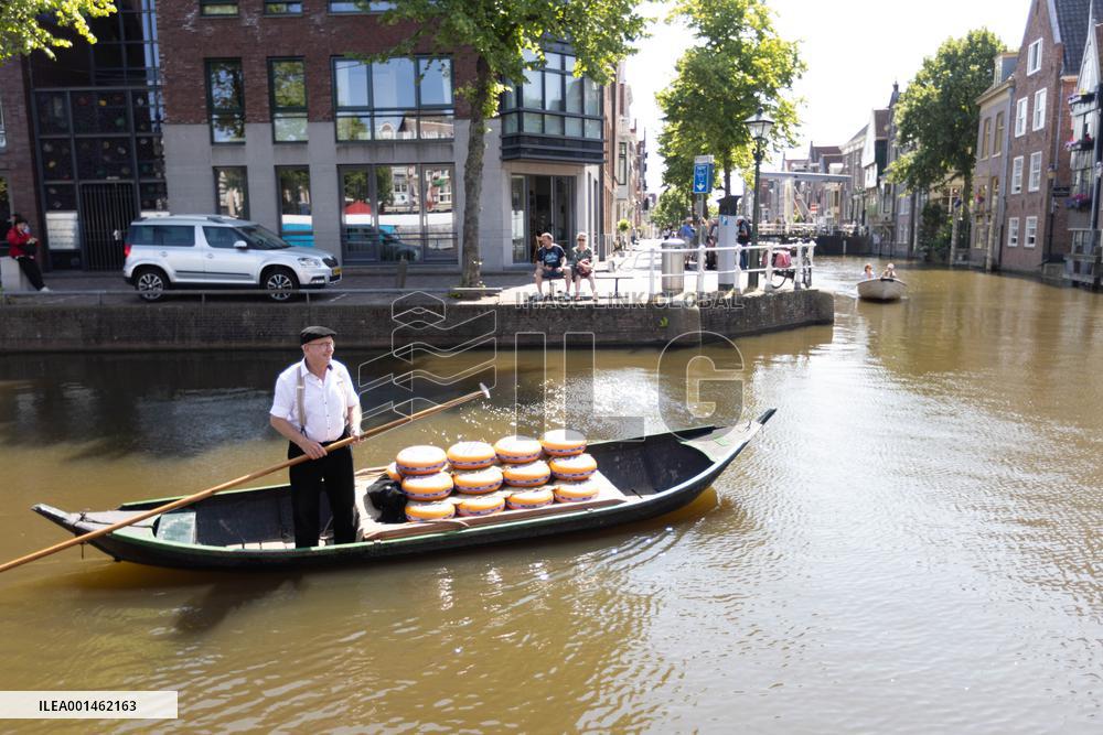 THE NETHERLANDS-ALKMAAR-CHEESE MARKET