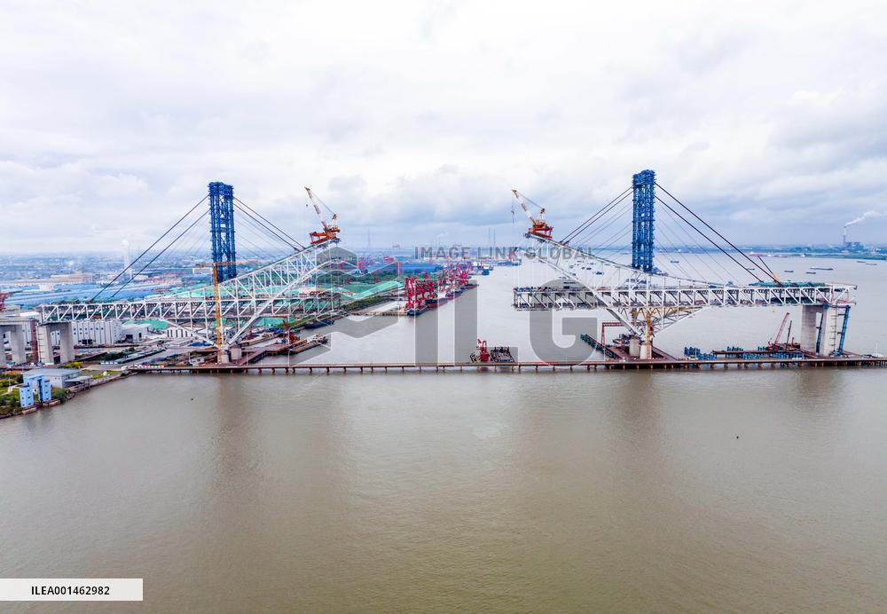 Changtai Yangtze River Bridge Construction