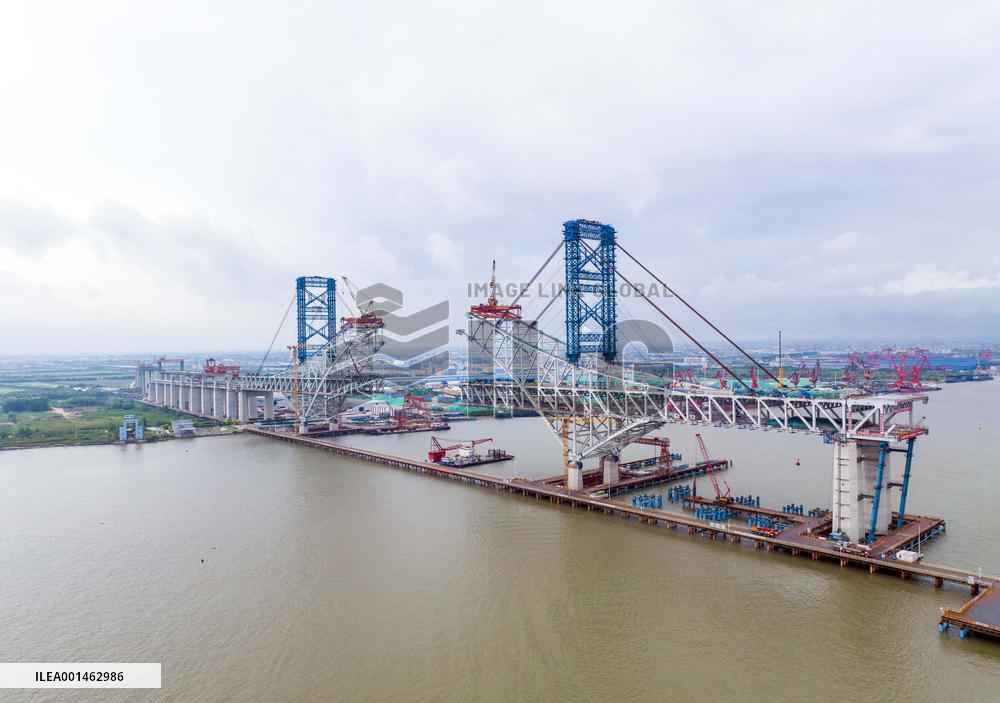 Changtai Yangtze River Bridge Construction