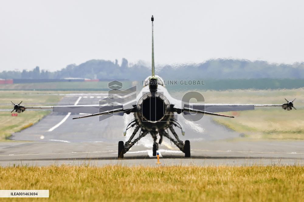 Aerial presentation at Paris Air Show