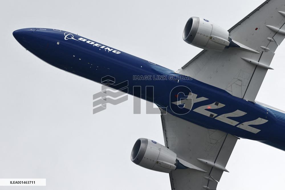 Aerial presentation at Paris Air Show