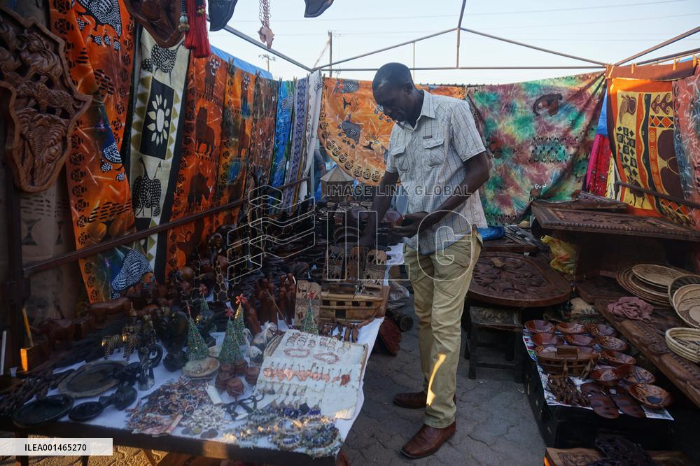ZAMBIA-HANDICRAFTS-INCOME