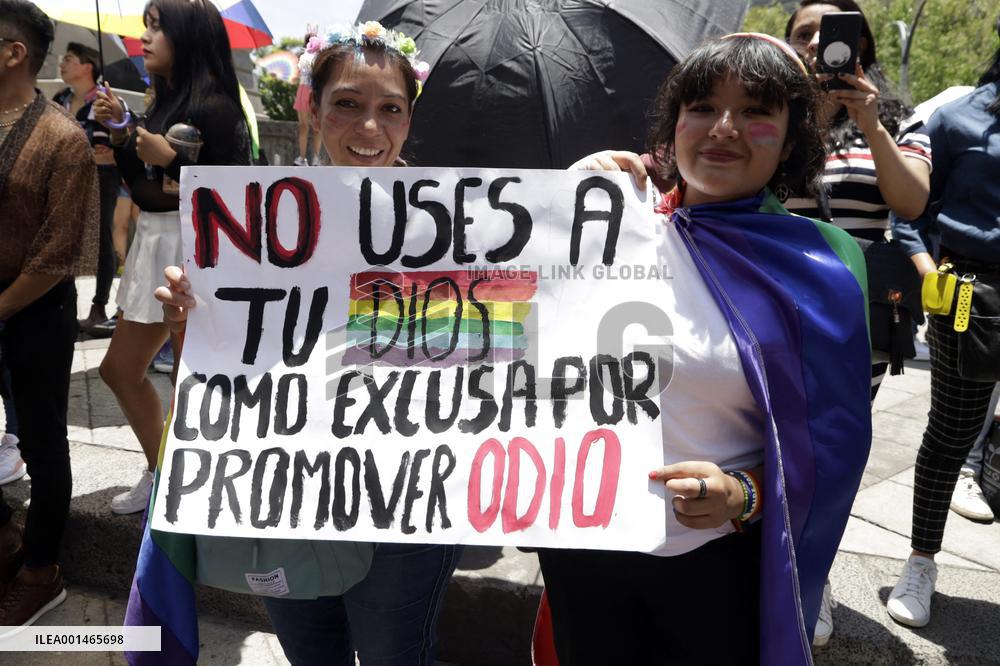 250,000 People Participate Pride March In Mexico