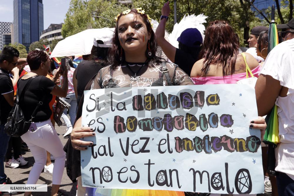 250,000 People Participate Pride March In Mexico