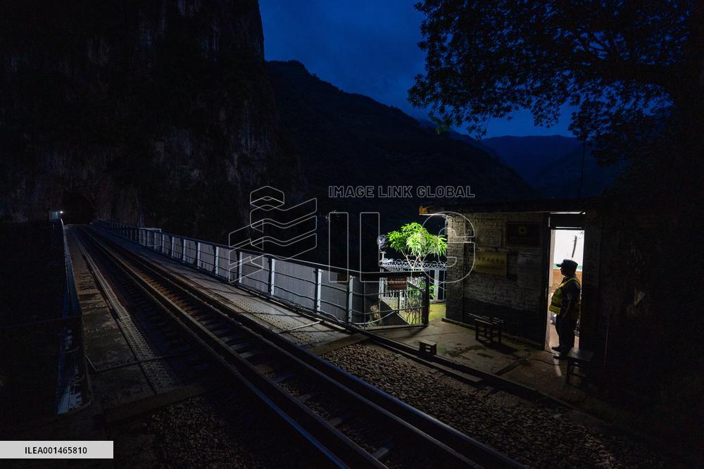 CHINA-YUNNAN-BRIDGE-GUARDIAN (CN)