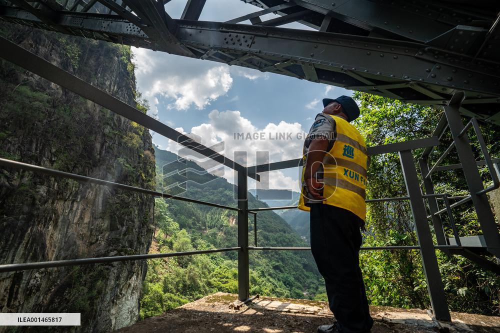 CHINA-YUNNAN-BRIDGE-GUARDIAN (CN)