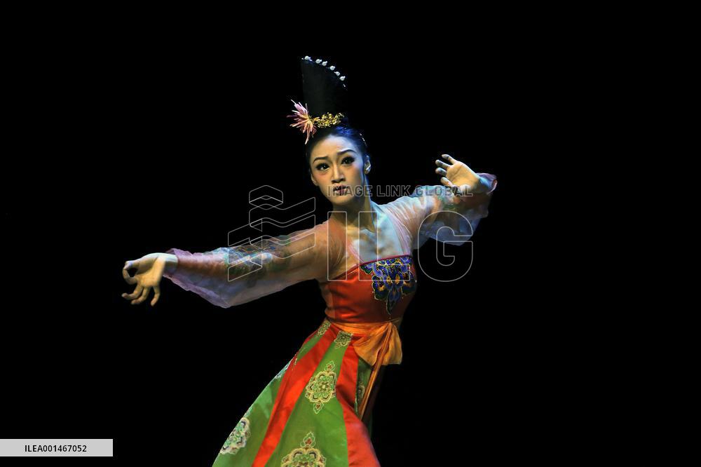 ROMANIA-BUCHAREST-CLASSICAL CHINESE DANCE