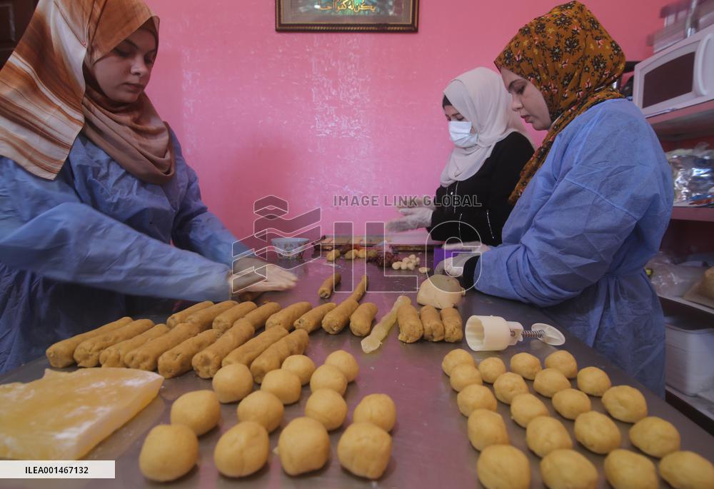 MIDEAST-GAZA-RAFAH-EID-AL-ADHA-TRADITIONAL COOKIES