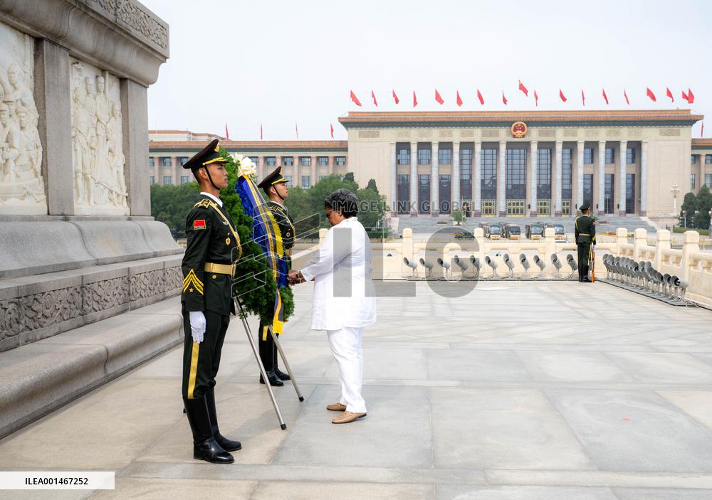 CHINA-BEIJING-BARBADOS PM-MONUMENT-TRIBUTE (CN)