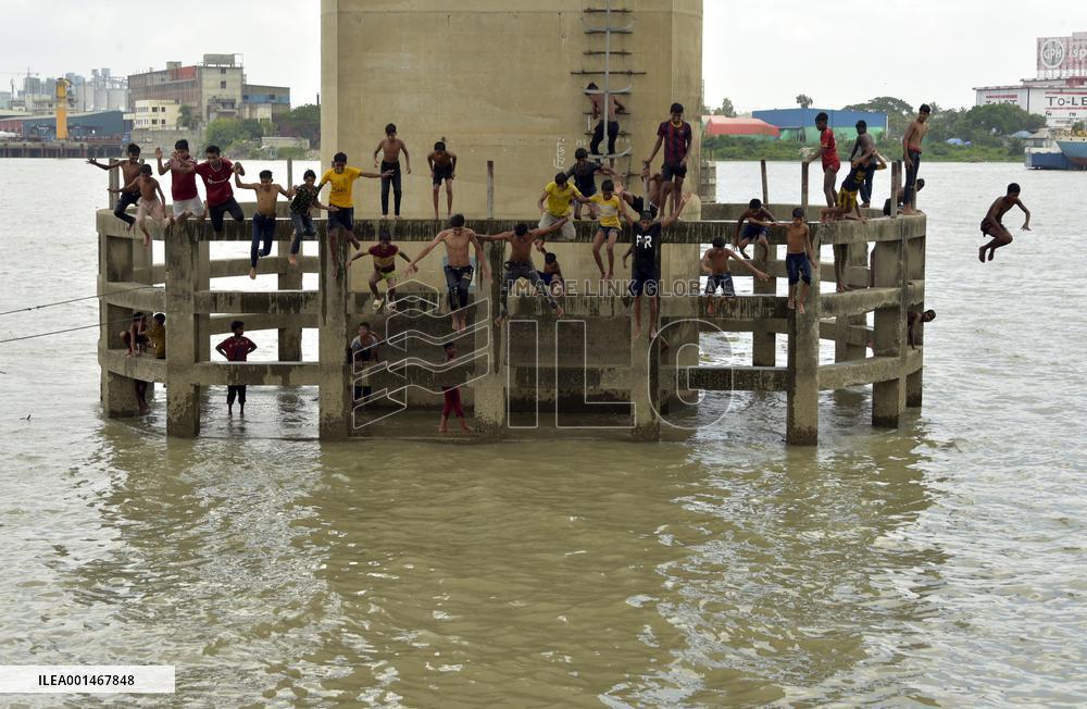 BANGLADESH-MUNSHIGANJ-HEATWAVE-DAILY LIFE