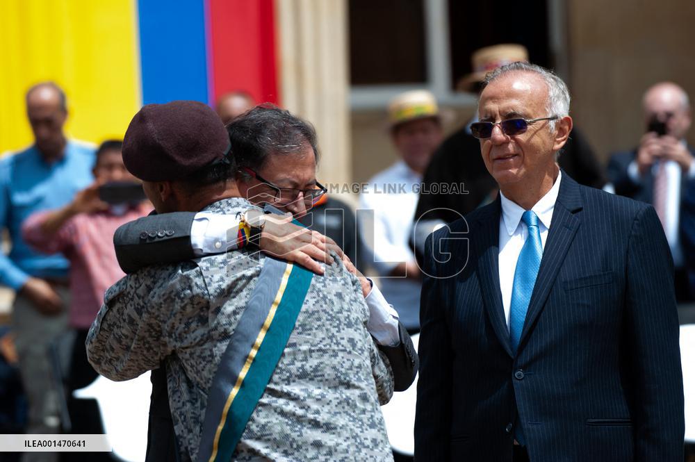 Colombia Honors Soldiers and Indigenous People Who Helped Rescue Missing Children