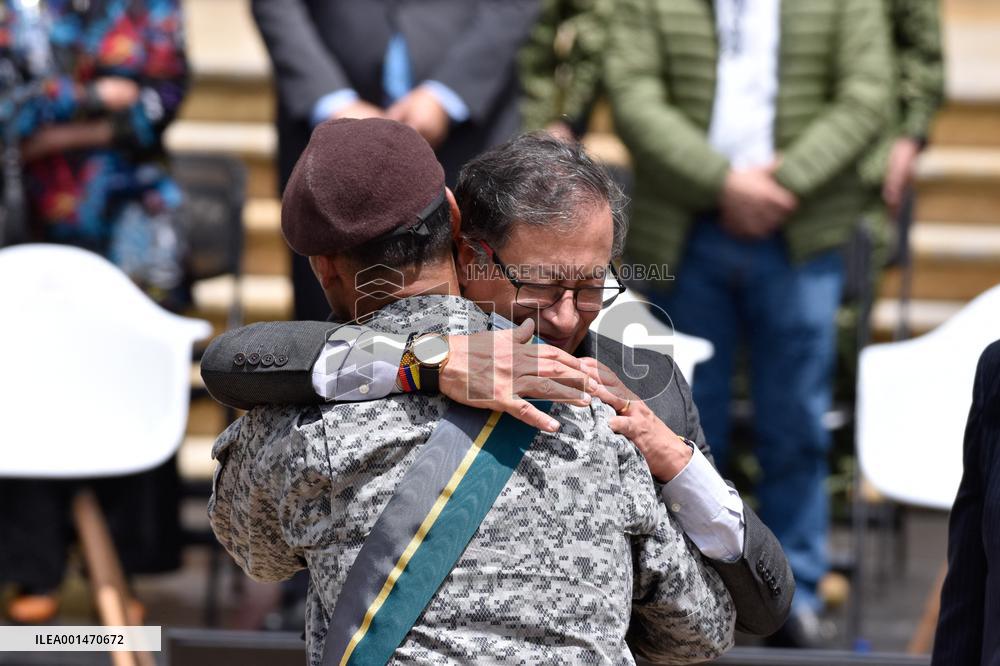 Colombia Honors Soldiers and Indigenous People Who Helped Rescue Missing Children