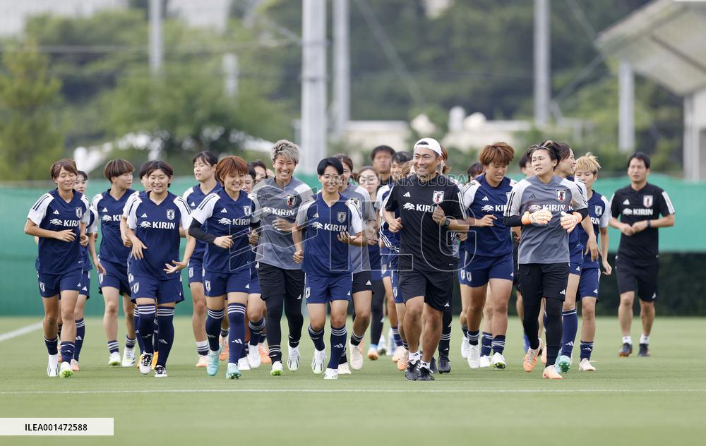 Football: Japan women in pre-World Cup training