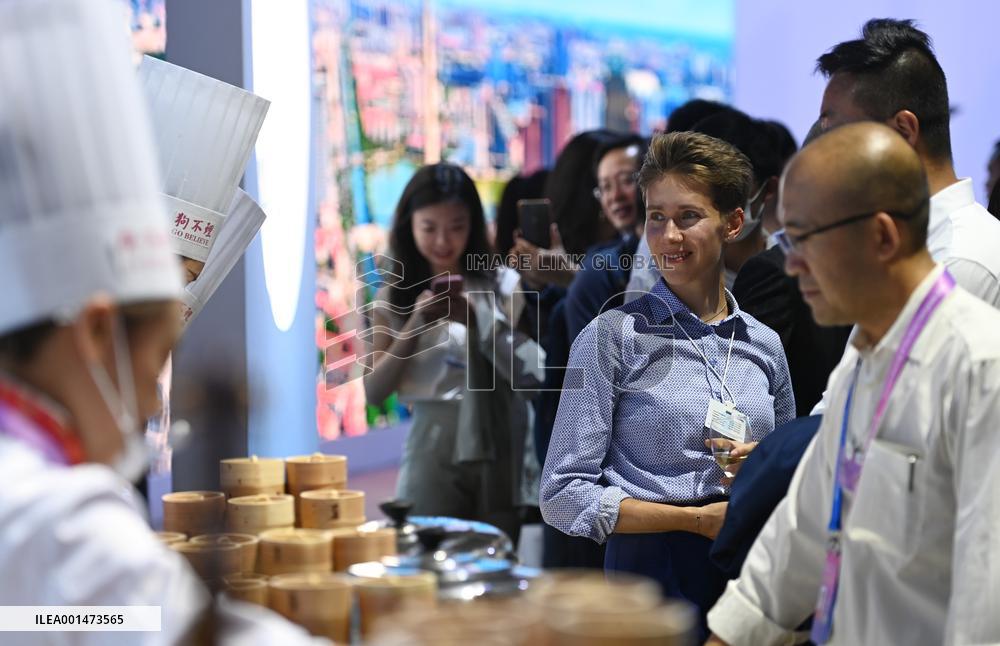 (SUMMER DAVOS)CHINA-TIANJIN-SUMMER DAVOS-CULTURAL SOIREE (CN)