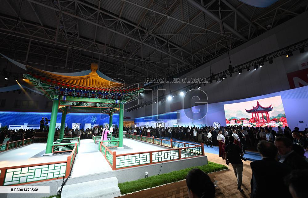 (SUMMER DAVOS)CHINA-TIANJIN-SUMMER DAVOS-CULTURAL SOIREE (CN)