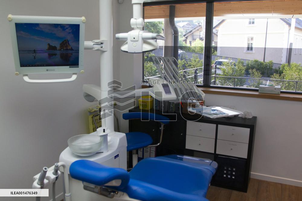 Illustration - Dentist