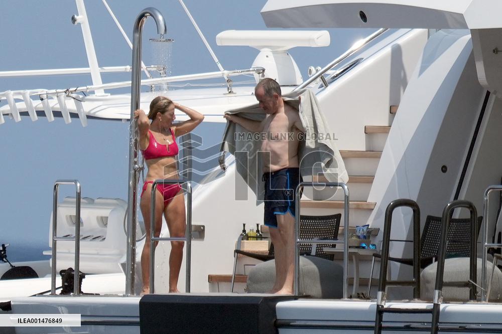 Jerry Seinfeld On Vacation With His Family - St Tropez