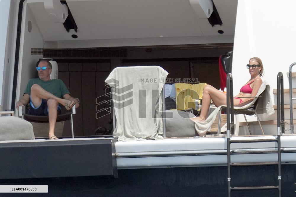 Jerry Seinfeld On Vacation With His Family - St Tropez