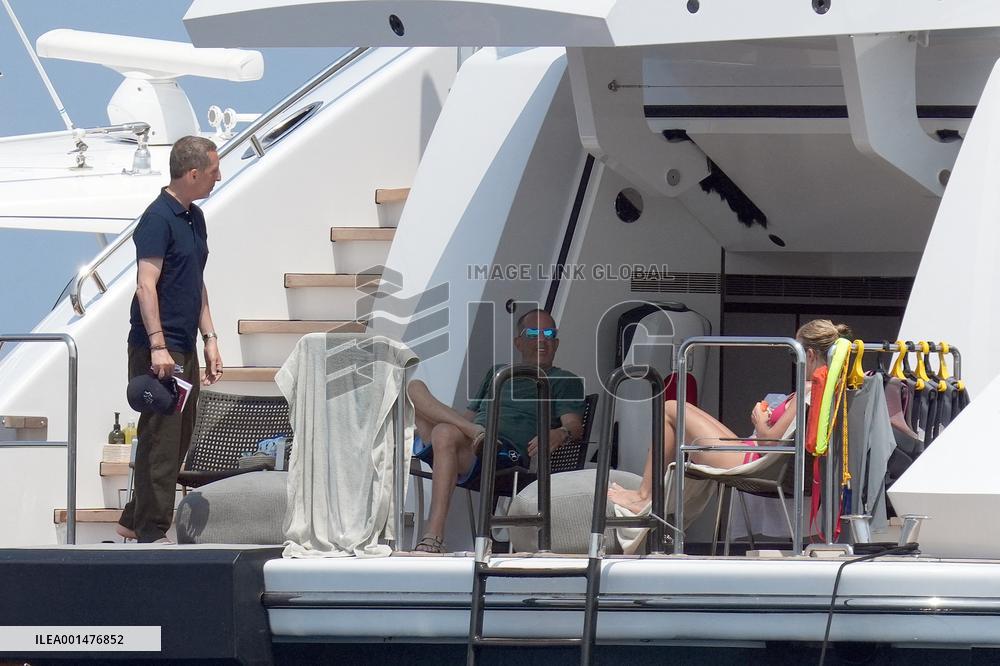 Jerry Seinfeld On Vacation With His Family - St Tropez