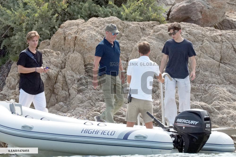 Jerry Seinfeld On Vacation With His Family - St Tropez