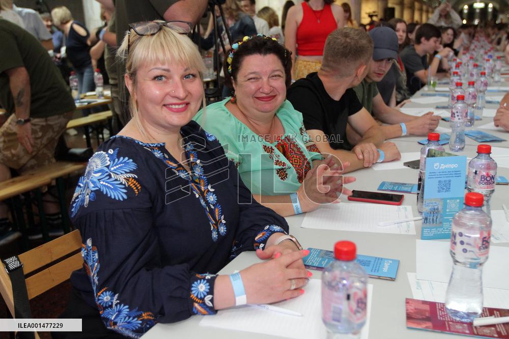 Dnipro residents write dictation in subway on Constitution Day