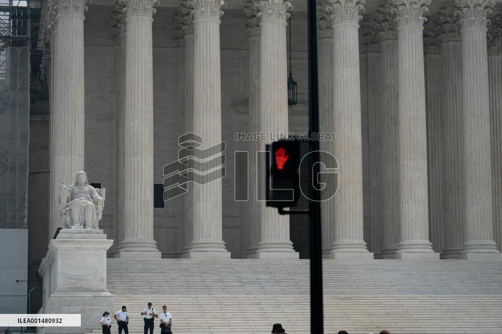 U.S.-WASHINGTON, D.C.-SUPREME COURT-COLLEGE ADMISSIONS POLICIES-RULING