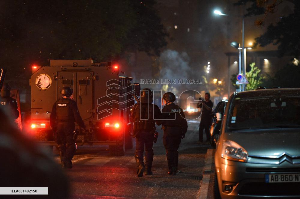 BRI Oppose Rioters - Nanterre