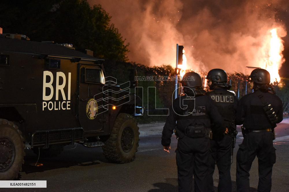 BRI Oppose Rioters - Nanterre