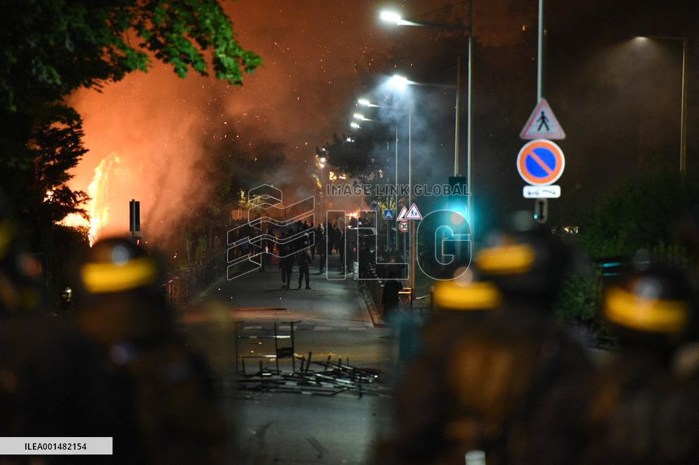 BRI Oppose Rioters - Nanterre