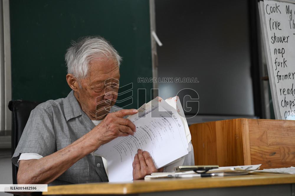 CHINA-ANHUI-NONAGENARIAN VOLUNTARY TEACHER (CN)