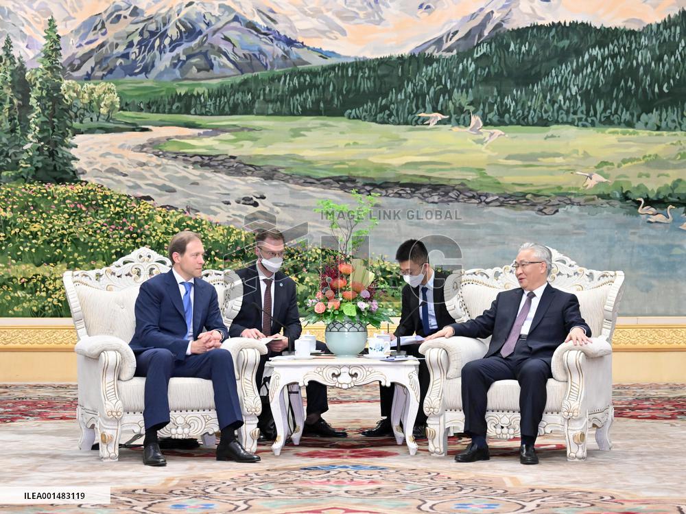 CHINA-BEIJING-ZHANG GUOQING-RUSSIA-DENIS MANTUROV-MEETING (CN)