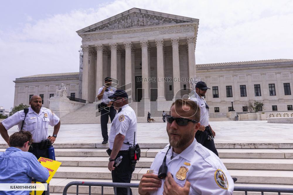 Supreme Court Blocks Biden Student Loan Forgiveness - Washington