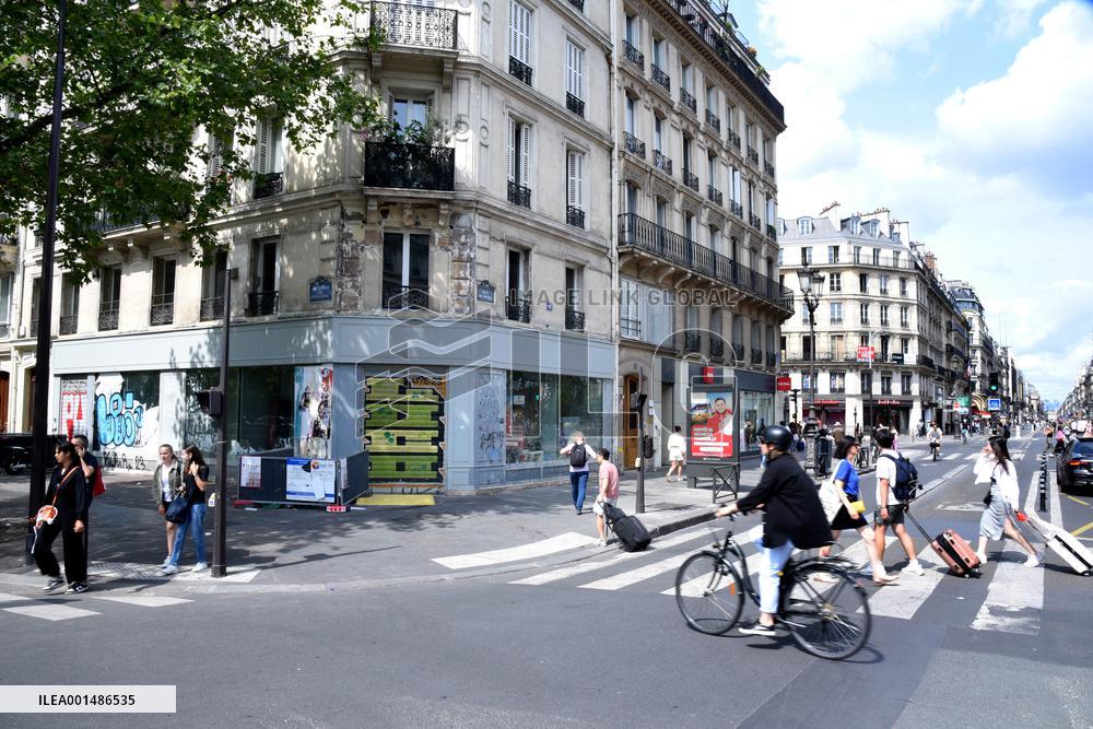 Closed Retails Stores In Paris Due To Bad Economic Situation