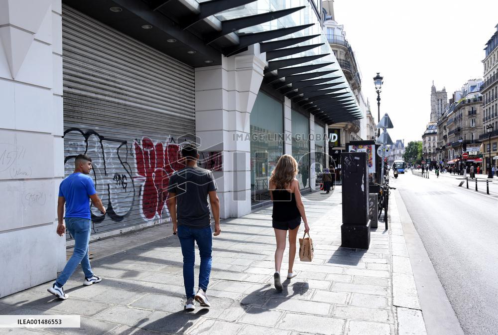 Closed Retails Stores In Paris Due To Bad Economic Situation