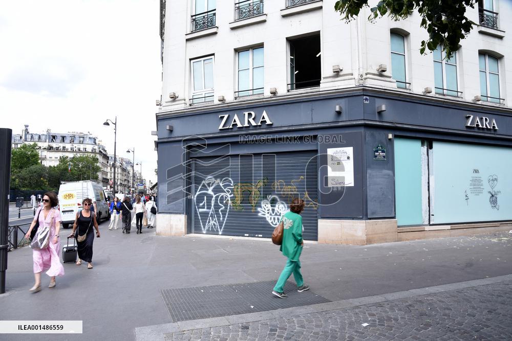 Closed Retails Stores In Paris Due To Bad Economic Situation