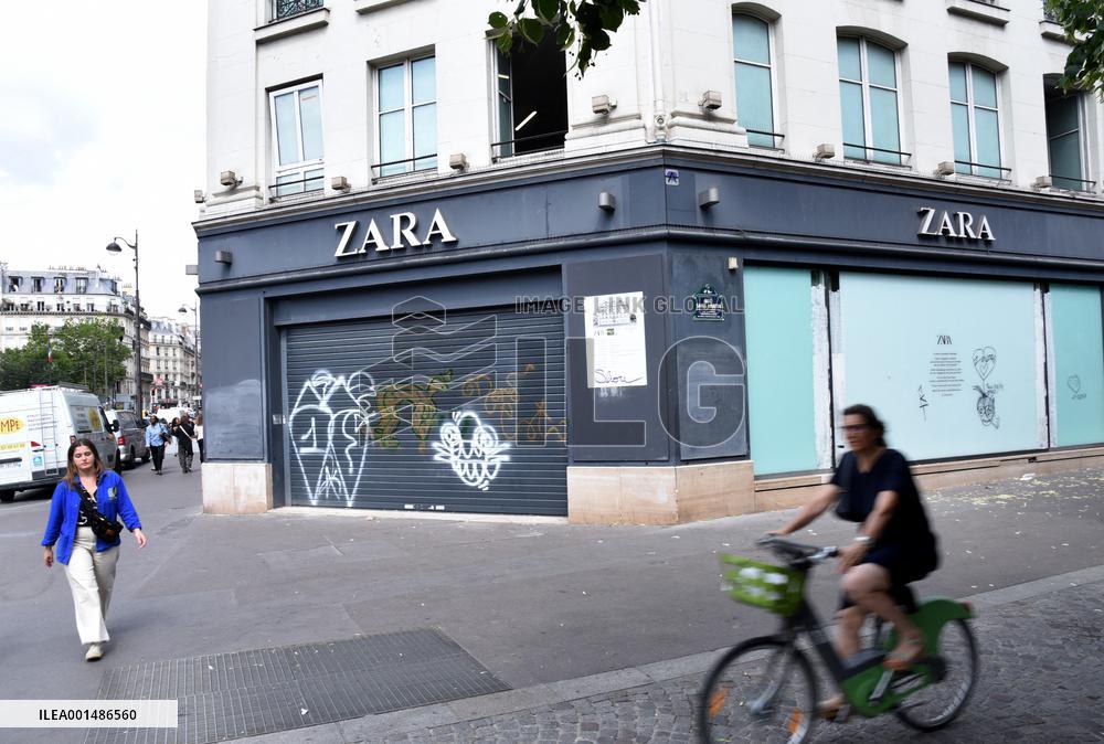 Closed Retails Stores In Paris Due To Bad Economic Situation