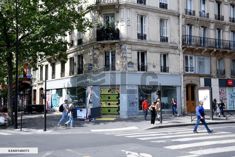 Closed Retails Stores In Paris Due To Bad Economic Situation