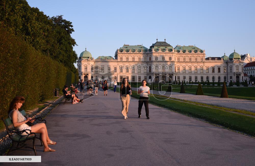 AUSTRIA-VIENNA-BELVEDERE GARDEN