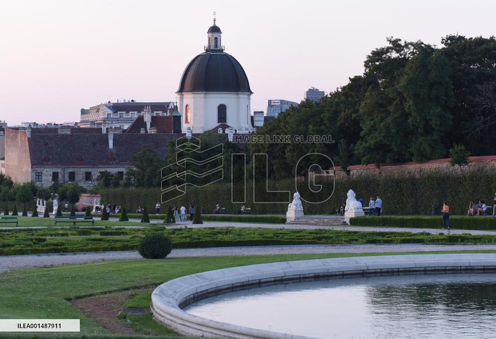 AUSTRIA-VIENNA-BELVEDERE GARDEN