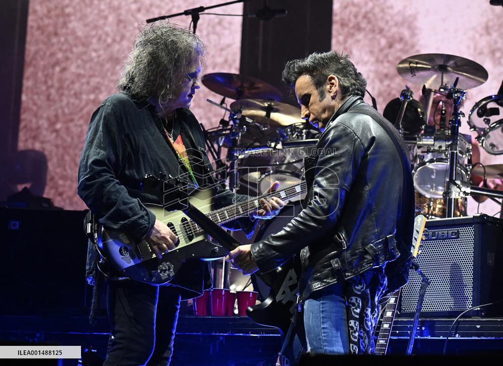 The Cure Performing A Lost World Tour - Miami