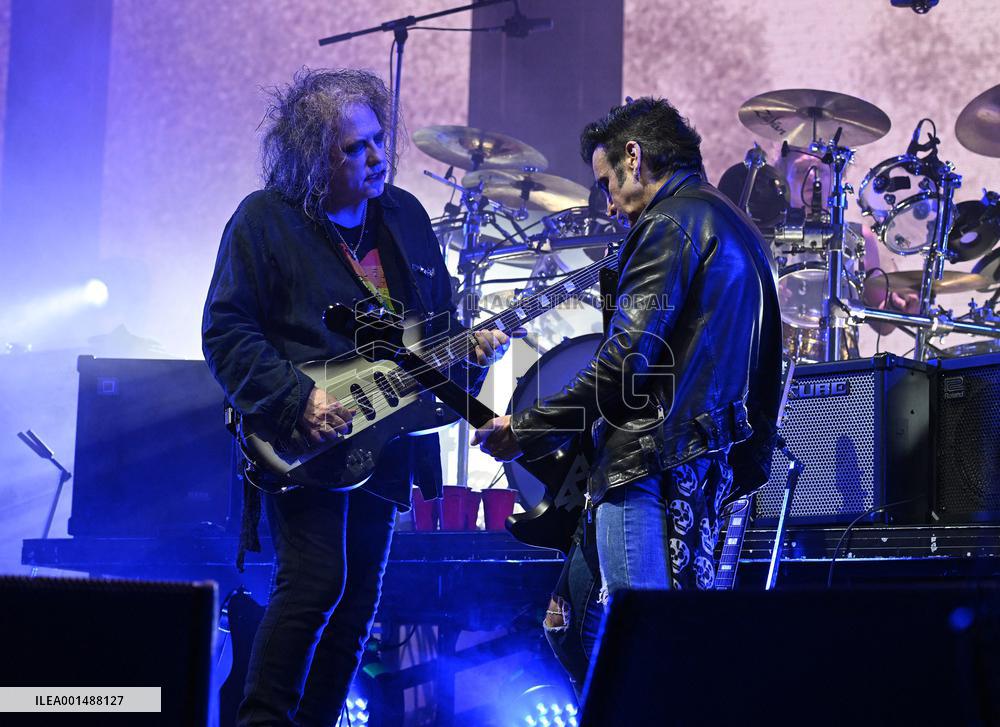 The Cure Performing A Lost World Tour - Miami