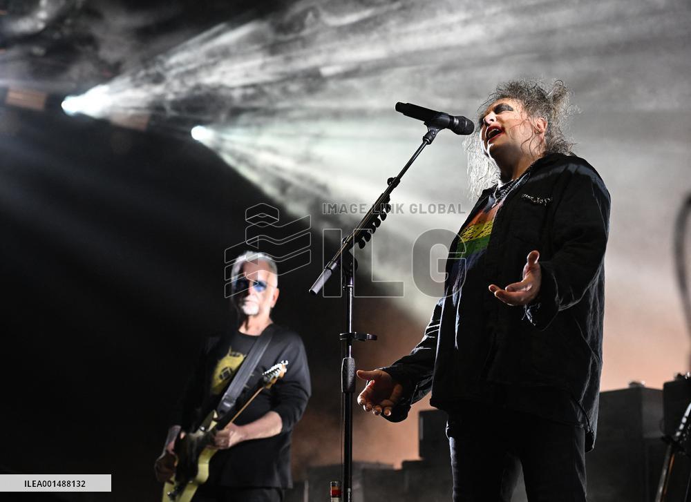 The Cure Performing A Lost World Tour - Miami