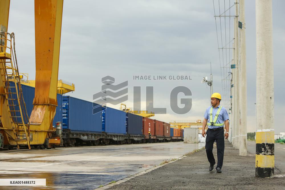 CHINA-XINJIANG-HORGOS-RAILWAY PORT-CHINA-EUROPE FREIGHT TRAINS (CN)