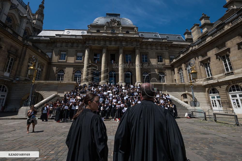 Clerks' Strike - Paris