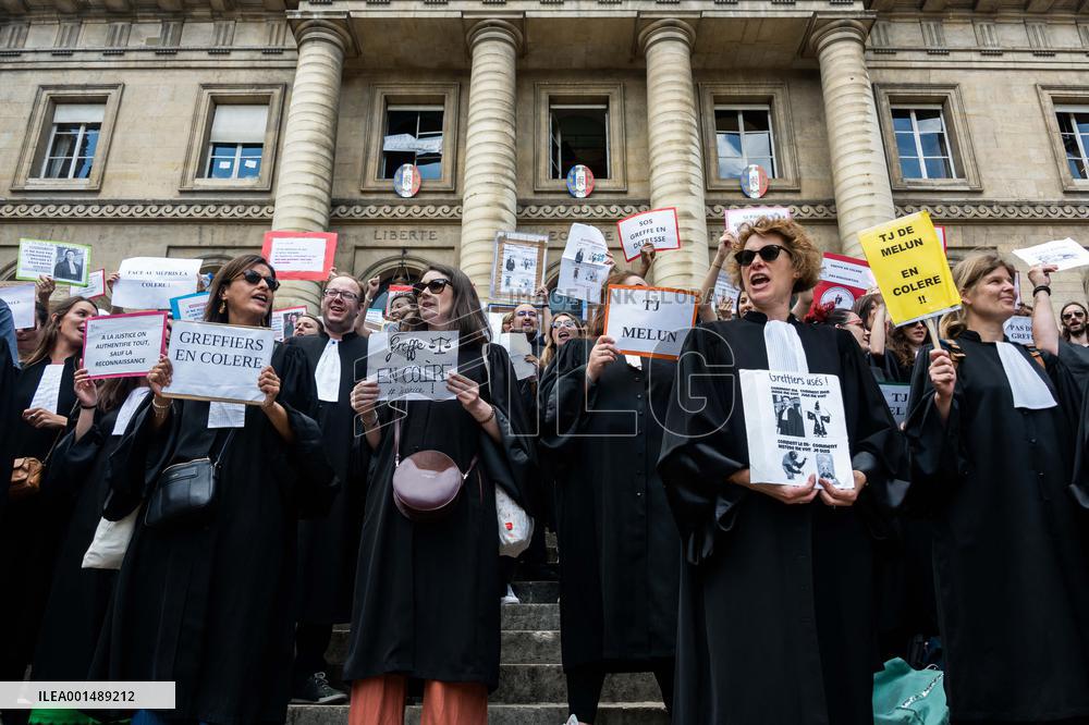 Clerks' Strike - Paris