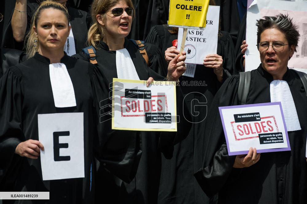 Clerks' Strike - Paris